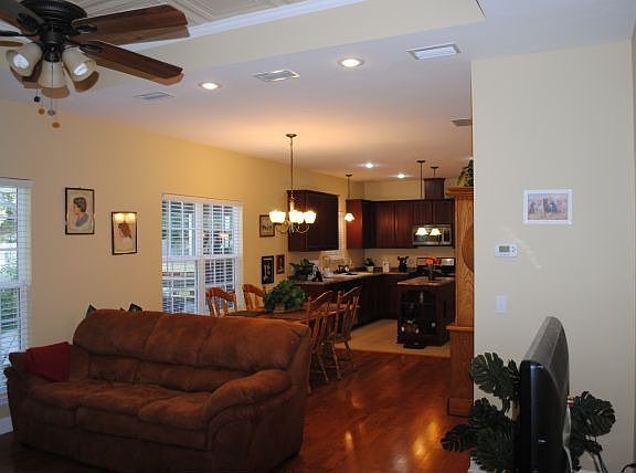 3rd image of 605 2nd St NE