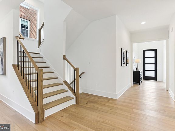 4th image of 817 N Woodrow St