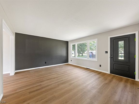 5th image of 4542 Plumbrook Dr