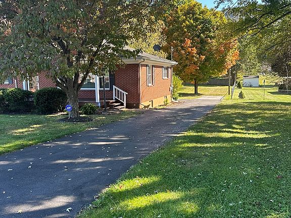 2nd image of 215 Fincastle Ln