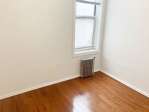 3rd image of 33 Kingsland Ave #C3