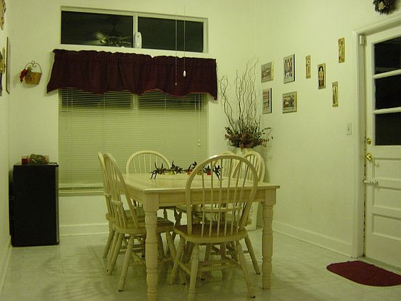 eat in kitchen