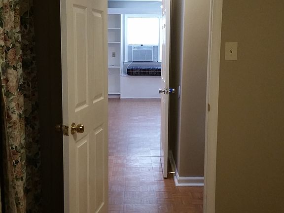 4th image of 3612 Oakland Ct #2