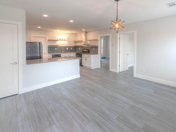 3rd image of 629 E Keefe Ave #1