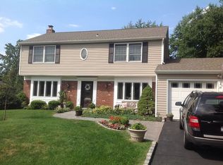 39 Brookfield Ln, South Setauket, NY 11720