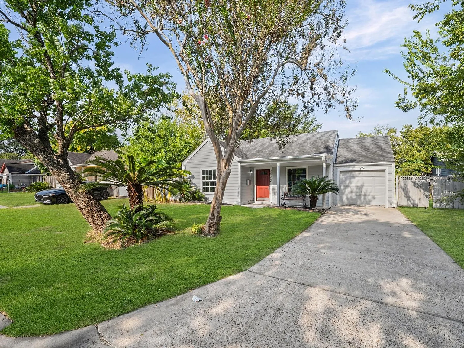 3 bed, 1.0 bath, 996 sqft, $1,600 — Photo 3