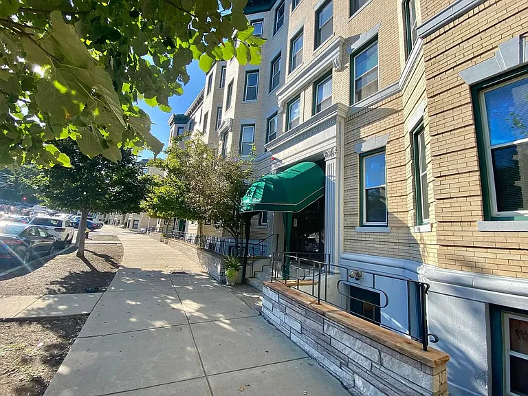 1411 Commonwealth Ave — Photo 5