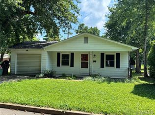 210 N 6th St, Elsberry, MO 63343