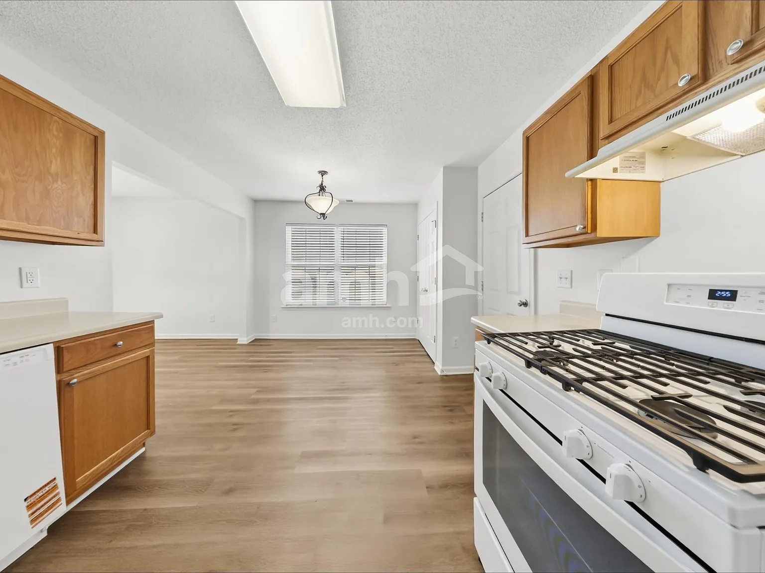 3 bed, 2.5 bath, 1848 sqft, $2,035 — Photo 4