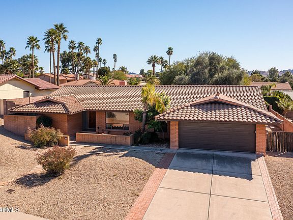 3rd image of 139 E Monte Cristo Avenue