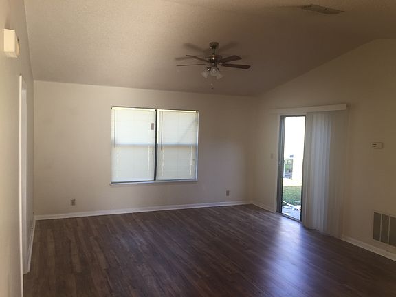 3rd image of 10732 Meadowlea Cir W