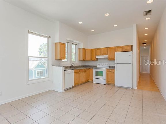 4th image of 2006 E 4th Ave APT B
