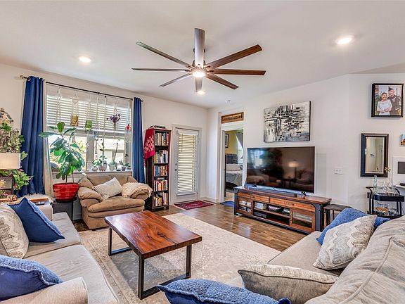 4th image of 822 Pease River Way
