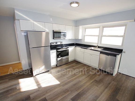 4th image of 20 Manor Dr