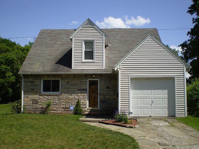 1st image of 305 Rowan St