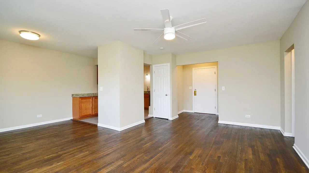 1415 W Pratt Blvd — Photo 2