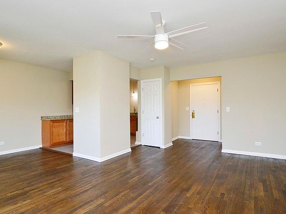 2nd image of 1415 W Pratt Blvd APT 405
