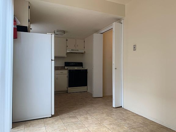 2nd image of 517 Vermont St NE APT 1
