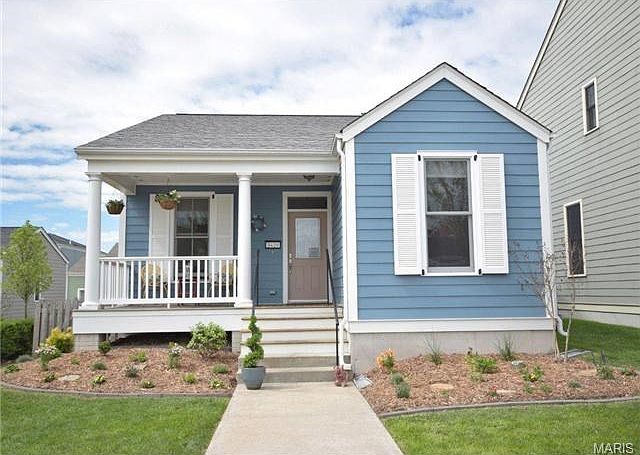 3429 Woolen Mill - Front Porch