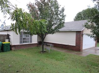 1542 Prairie St, Springdale, AR 72764