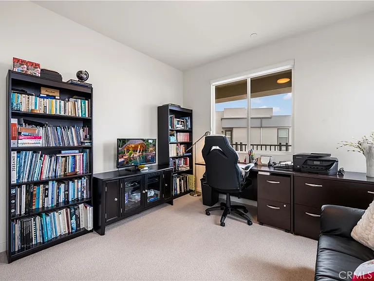 1068 Hampton Dr — Photo 23