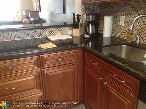 3rd image of 400 SE 10th St APT 209
