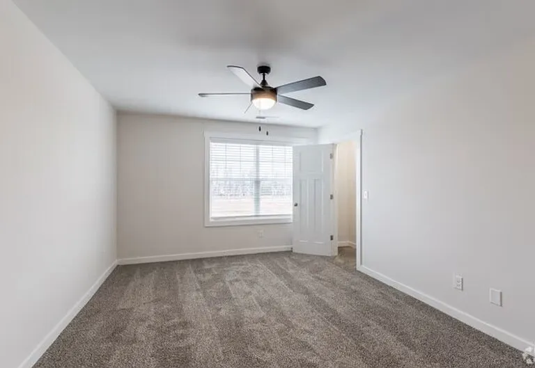 107 Aviator Cir #B — Photo 7