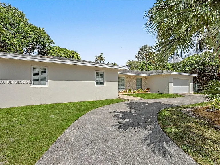 15540 SW 82nd Ct — Photo 2