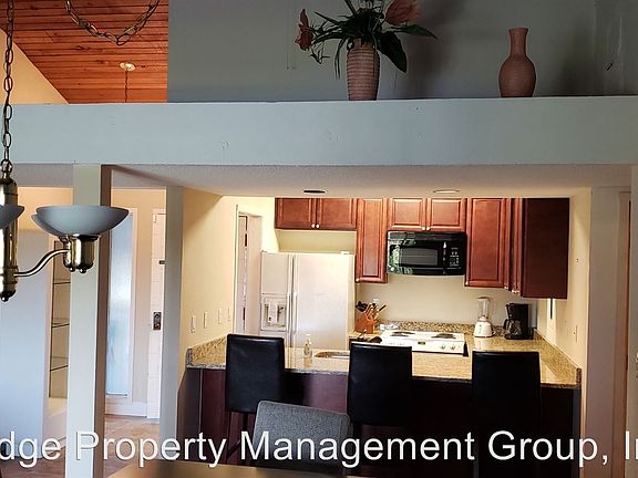 4th image of 3098 Camelot Dr