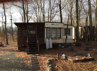 159 Commanche Dr, Shohola, PA 18458