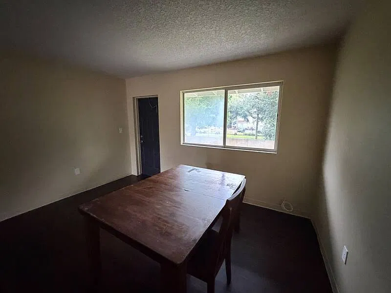 2 bed, 1.0 bath, $980 — Photo 2
