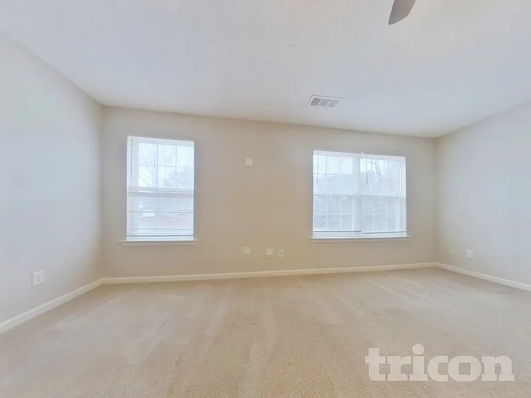 693 Grandview Cir — Photo 8