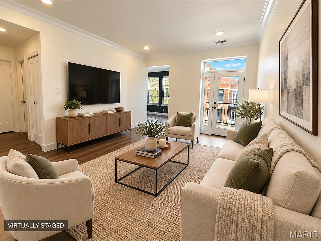 2 bed, 2.0 bath, 975 sqft, $2,300 — Photo 2