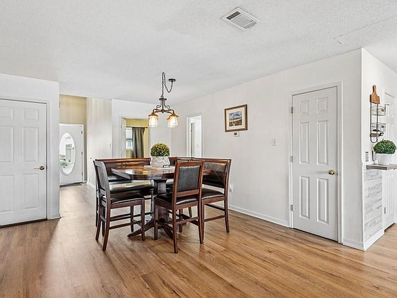 4th image of 152 Lakeview Dr #B