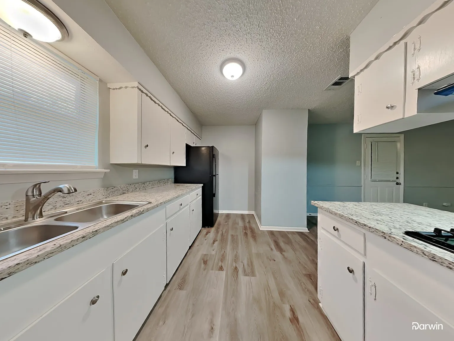 3 bed, 2.0 bath, 1315 sqft, $1,735 — Photo 2