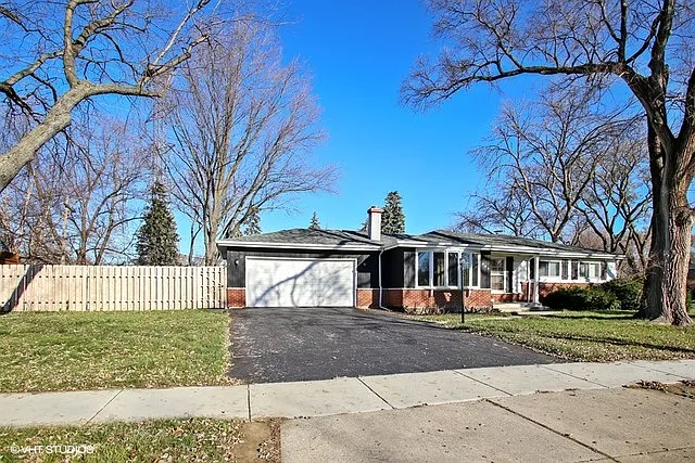 208 E Westview Ct photo 1