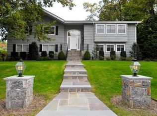 117 Vaneck Dr, New Rochelle, NY 10804