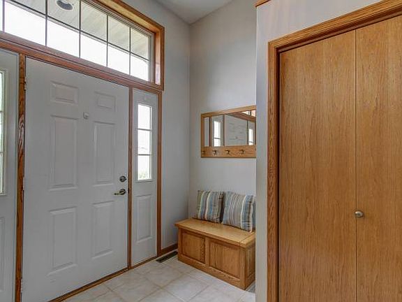 Foyer, built in bench