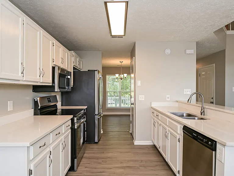 3108 Creekview Ln — Photo 11