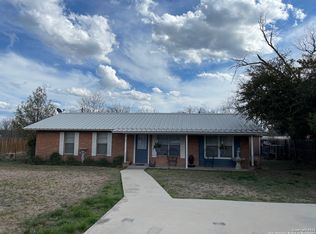 419 Hickory St, Junction, TX 76849