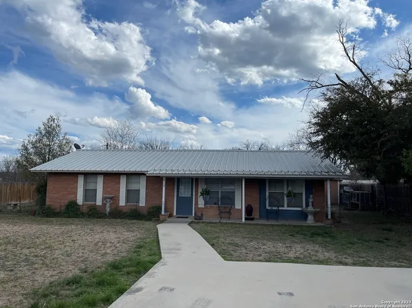 419 Hickory St, Junction, TX 76849