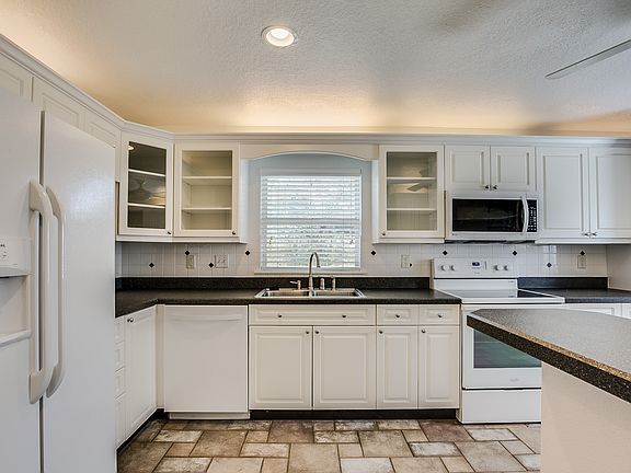 2nd image of 4304 W Empedrado St