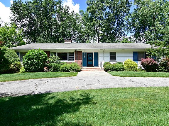3rd image of 56 Circle Dr