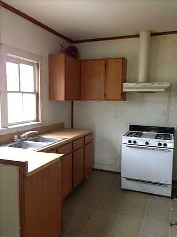 2nd image of 526 E Saint Peter St
