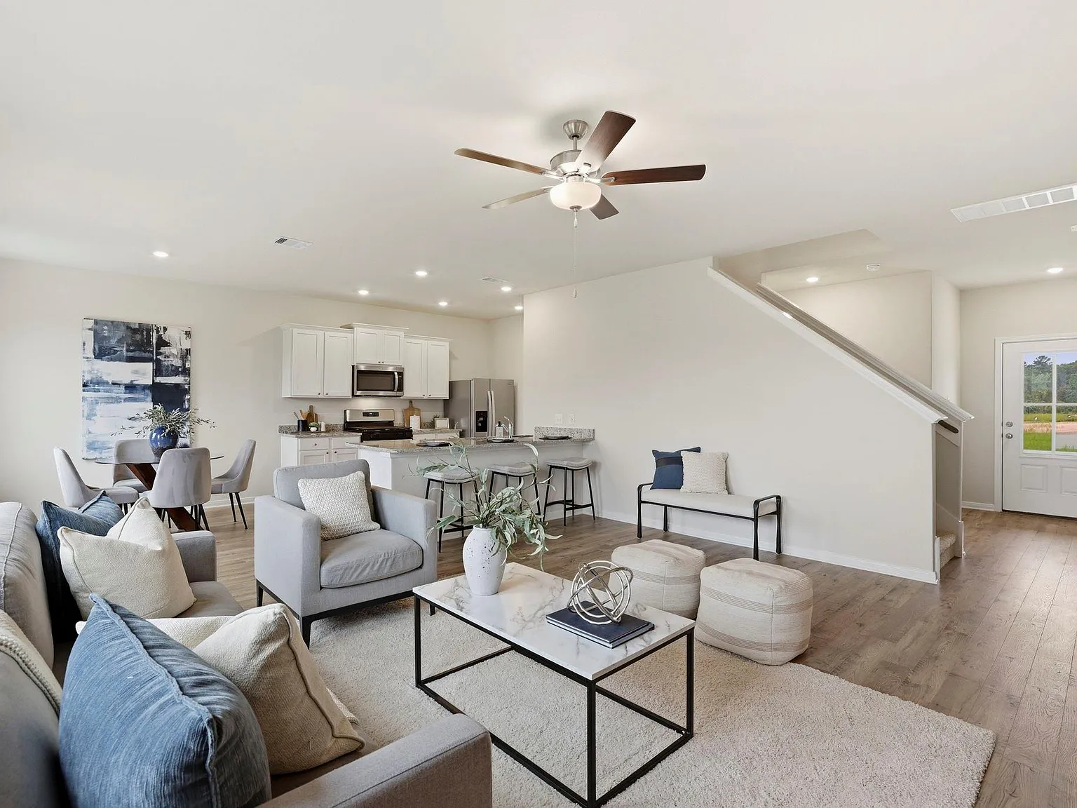 3 bed, 2.5 bath, 1881 sqft, $2,585 — Photo 3