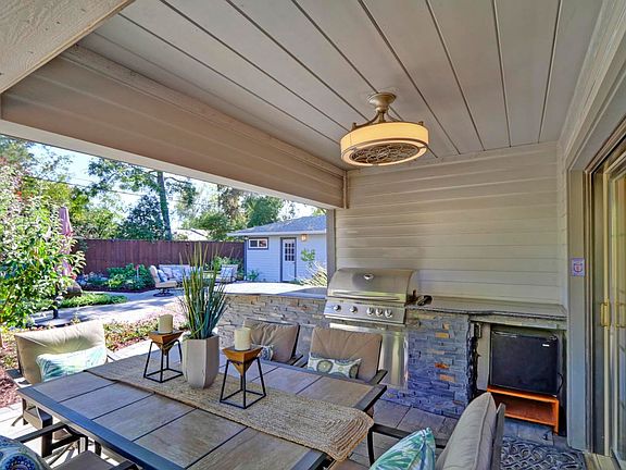 5th image of 1034 Miller Dr