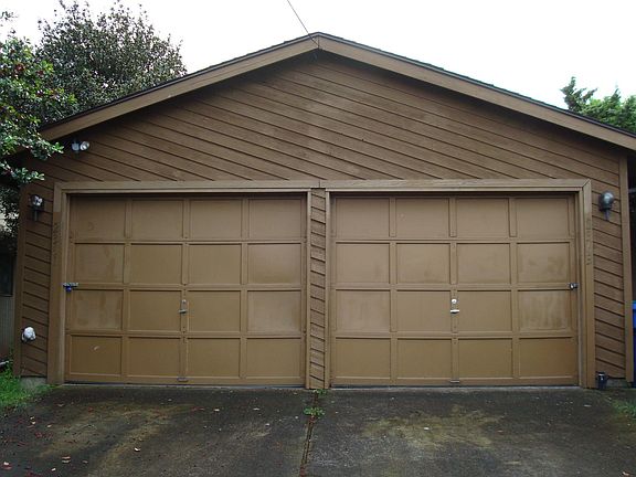 This is the view from the sidewalk/street. The left driveway and garage belongs to this unit.