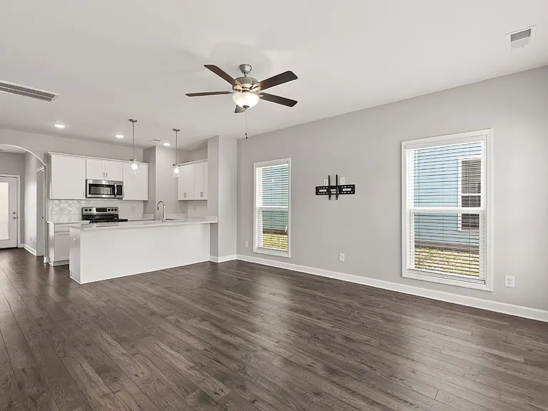242 Mansfield Dr — Photo 6