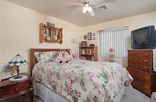 1st image of 555 Green Gables Ave