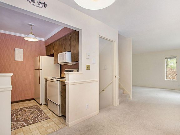 5th image of 17570 Parkwood Unit C